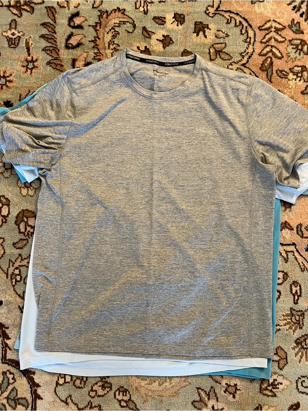 Saucony Men’s Light Gray Short Sleeve Performance Tee